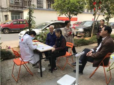 賴(lài)家圍社區(qū)紅十字志愿服務(wù)隊(duì)開(kāi)展“免費(fèi)健康體檢、咨詢義診”活動(dòng)，健康服務(wù)暖人心